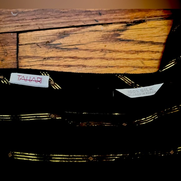 RARE vintage Tahari 80’s style black silk top with amazing ruched puff sleeves - Picture 5 of 9